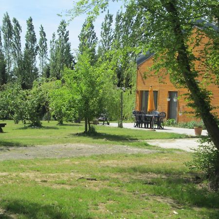 Florennes Gite Neuf 150 M2 Devant Un Grand Lac Prive De 2 Hectares Poissonneux Au Milieu Des Bois Vila Exterior foto