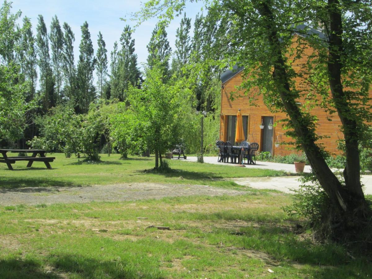 Florennes Gite Neuf 150 M2 Devant Un Grand Lac Prive De 2 Hectares Poissonneux Au Milieu Des Bois Vila Exterior foto