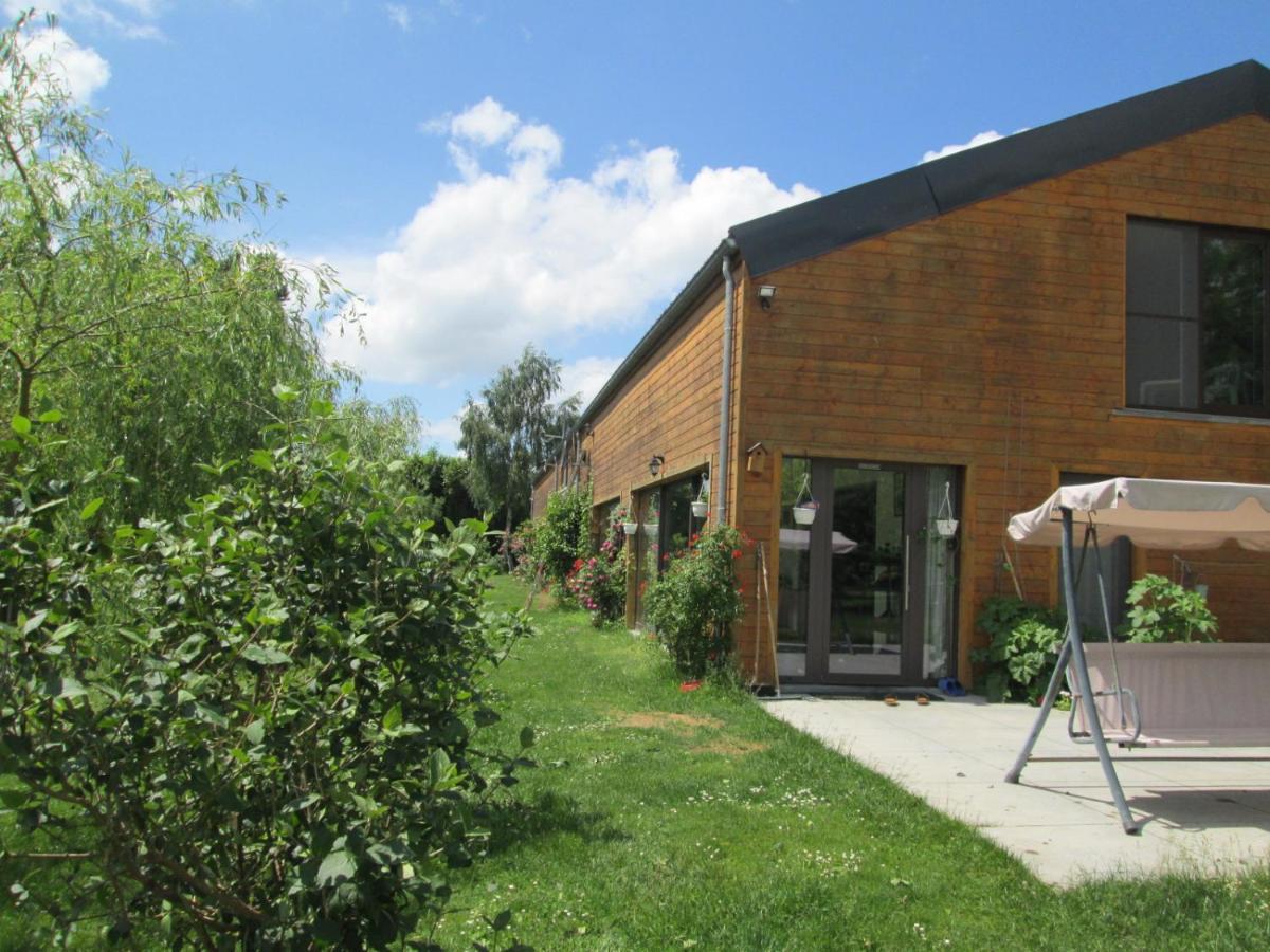 Florennes Gite Neuf 150 M2 Devant Un Grand Lac Prive De 2 Hectares Poissonneux Au Milieu Des Bois Vila Exterior foto