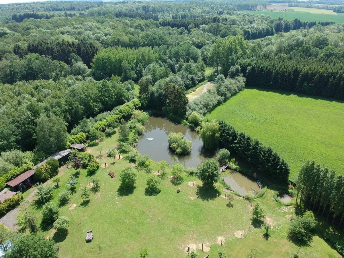 Florennes Gite Neuf 150 M2 Devant Un Grand Lac Prive De 2 Hectares Poissonneux Au Milieu Des Bois Exterior foto