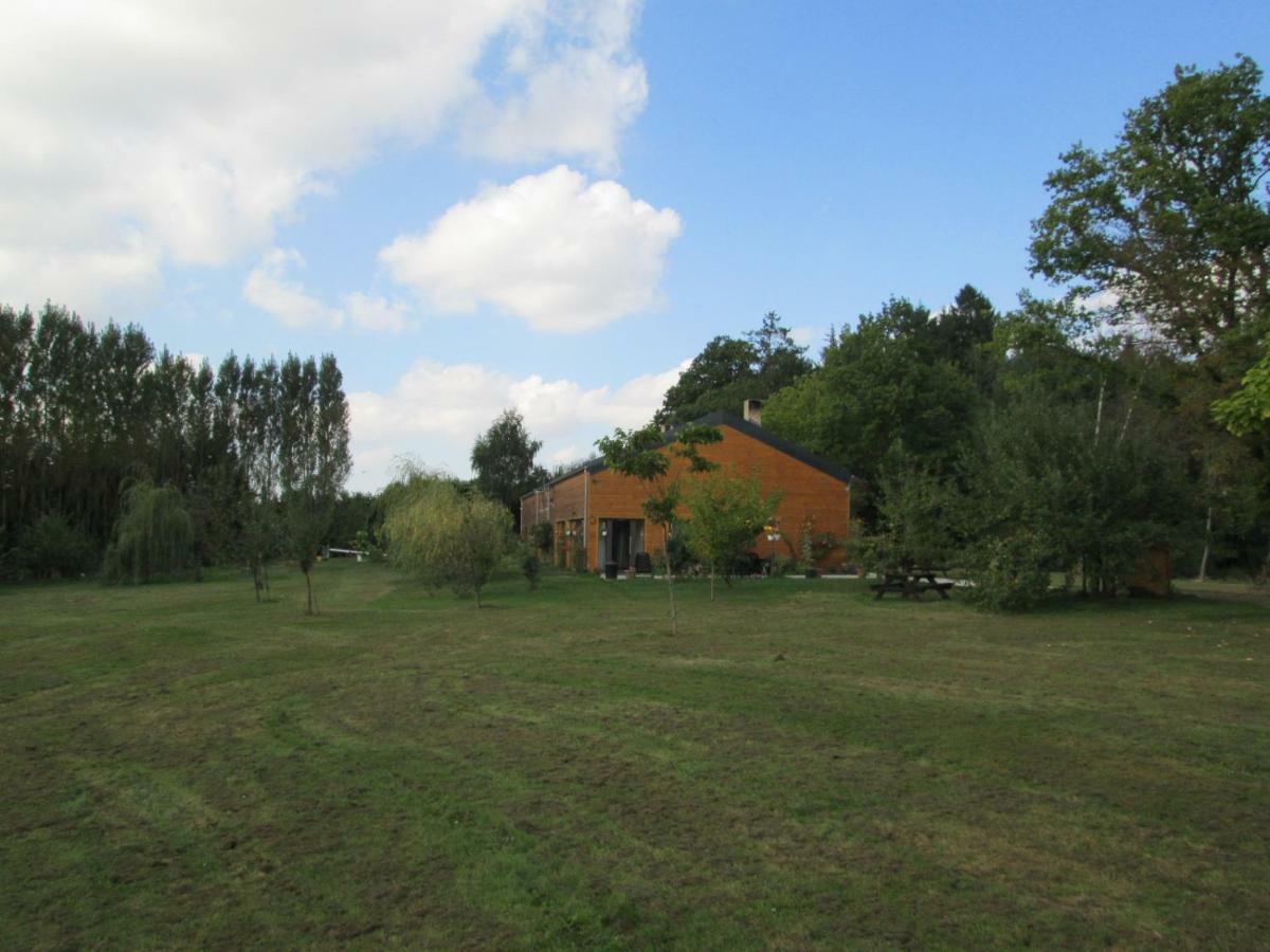 Florennes Gite Neuf 150 M2 Devant Un Grand Lac Prive De 2 Hectares Poissonneux Au Milieu Des Bois Vila Exterior foto